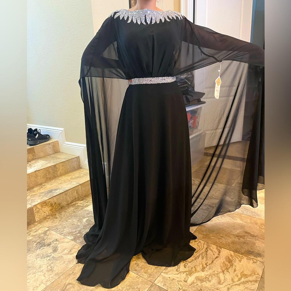 Kaftan abaya dress with attached scarf - Picture 2 of 3